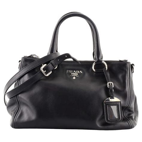 etiquette tote prada